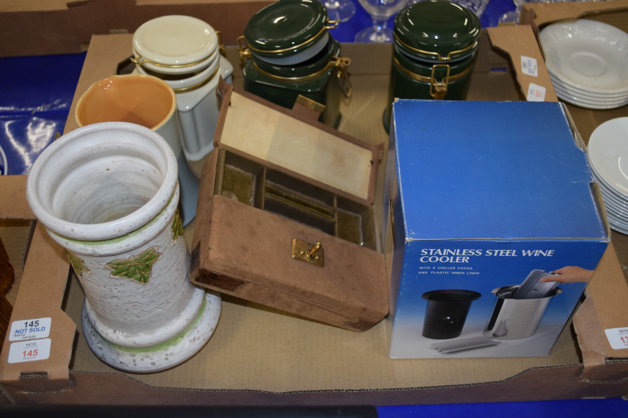 TRAY CONTAINING CERAMIC ITEMS INCLUDING KITCHEN JARS WITH METAL MOUNTS