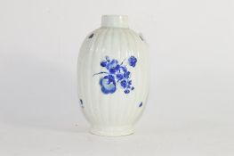 18th century Worcester porcelain tea canister of ribbed form decorated with dry blue flowers, 13cm