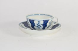 Lowestoft porcelain tea cup and saucer decorated with the Robert Brown pattern, the saucer 12cm