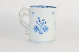 Lowestoft porcelain tankard with a blue and white floral design, 11cm high