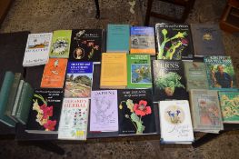 Box: 20 mixed gardening interest including South African plants etc