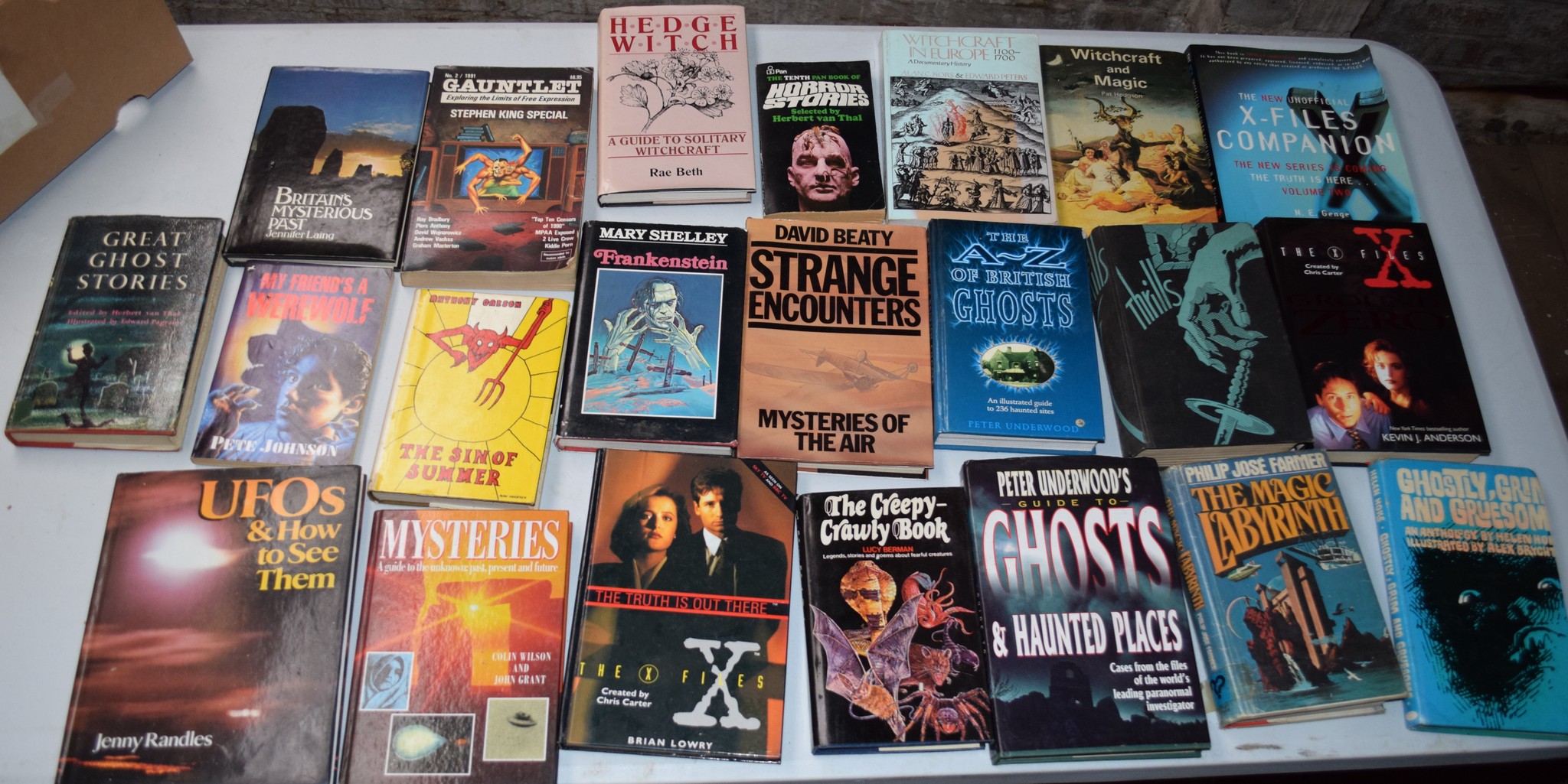 Box: 20 assorted mystery, ghosts, witchcraft interest