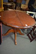 SCALLOPED EDGE EXTENDING CIRCULAR DINING TABLE, APPROX DIAM 105CM