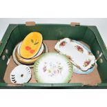 BOX CONTAINING CERAMIC ITEMS INCLUDING A OLD COUNTRY ROSES DISH BY ROYAL ALBERT