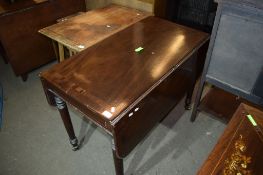 19TH CENTURY PEMBROKE TABLE RAISED ON TURNED LEGS OVER CASTERS WITH CROSS BANDED DECORATION TO