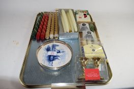 TRAY CONTAINING DECORATIVE CANDLES