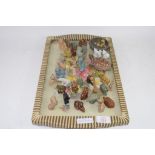 TRAY CONTAINING WADE ANIMALS AND OTHER ITEMS