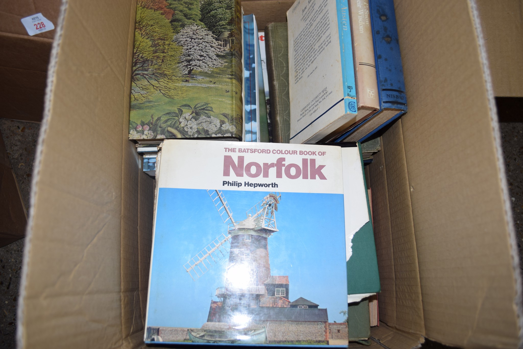 BOX OF MIXED BOOKS, SOME LOCAL INTEREST INCLUDING BATSFORD BOOK ON NORFOLK