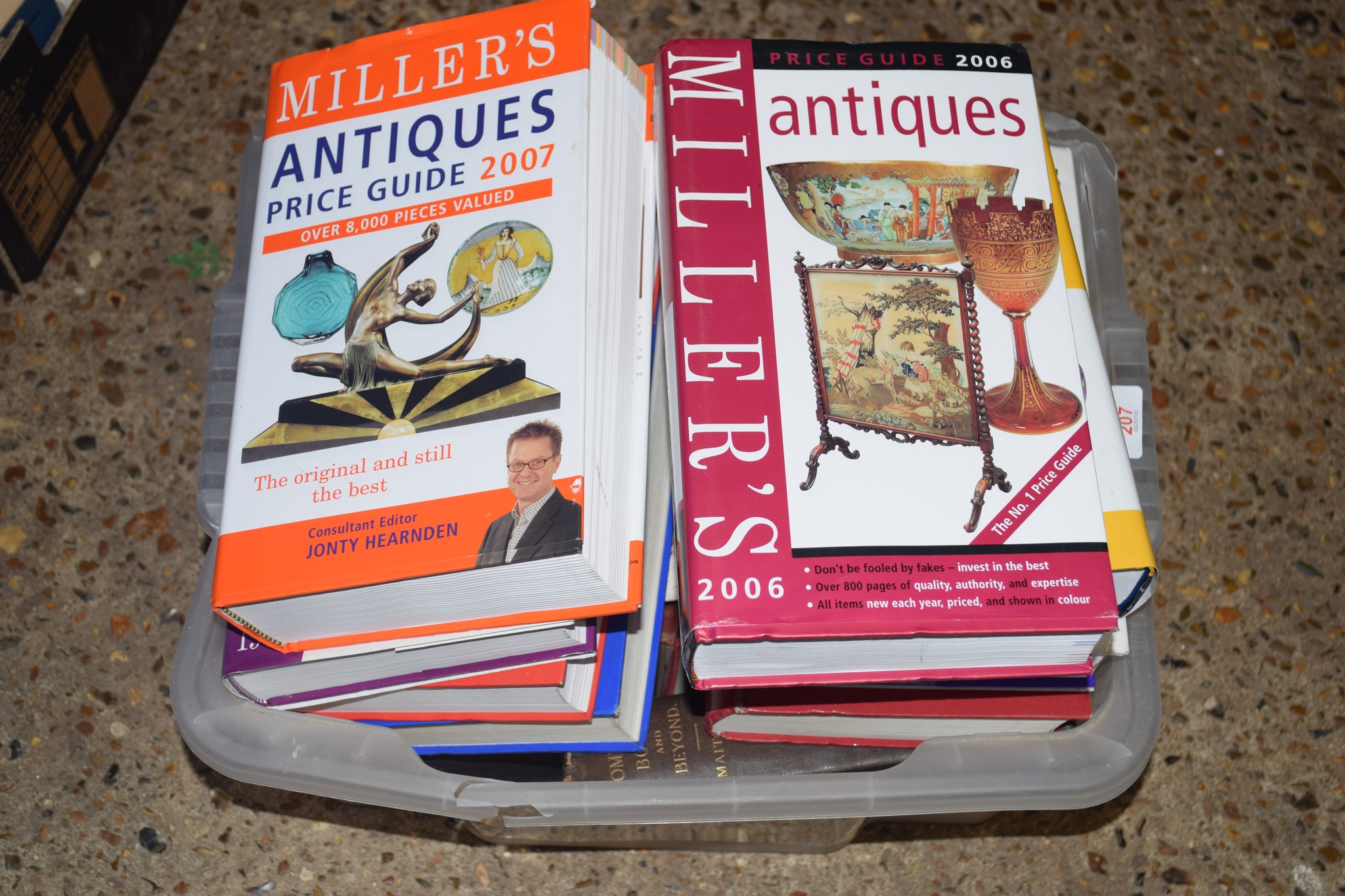 BOX OF MIXED BOOKS, MAINLY ANTIQUE INTEREST INCLUDING MILLERS PRICE GUIDES