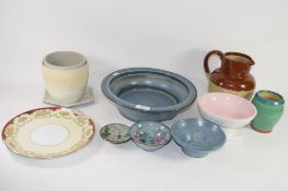 POTTERY ITEMS INCLUDING VARIOUS JUGS AND BOWLS