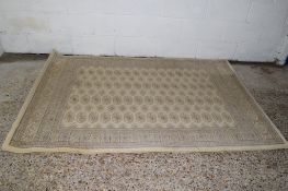 LARGE GEOMETRIC DESIGN RUG, WIDTH APPROX 135 X 200CM