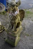 COMPOSITION GARDEN STATUE OF A GRIFFIN ON SQUARE PEDESTAL BASE 98CM HEIGHT