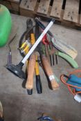 VARIOUS SMALL HOUSEHOLD & GARDEN TOOLS