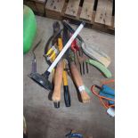 VARIOUS SMALL HOUSEHOLD & GARDEN TOOLS