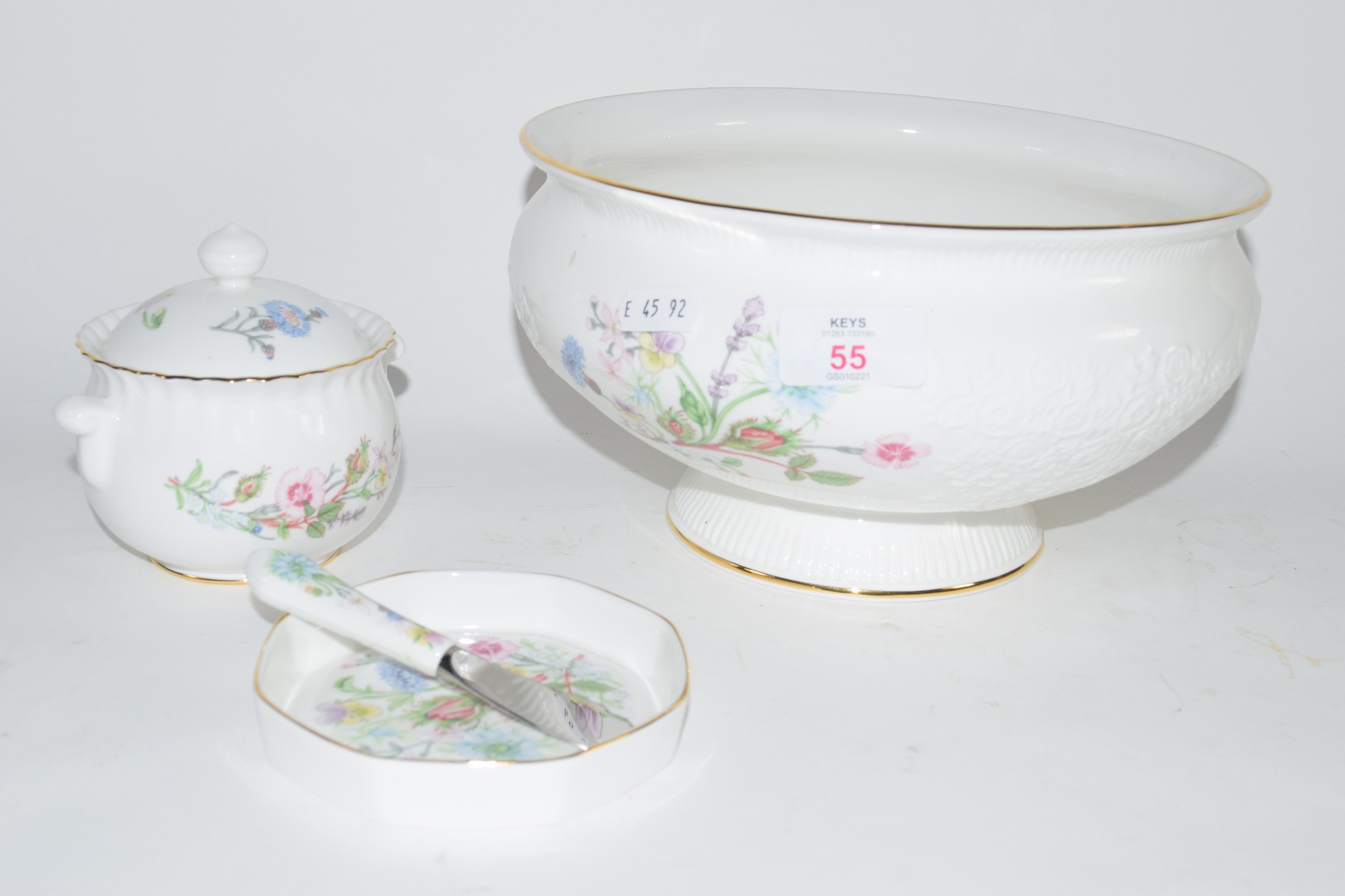 AYNSLEY FRUIT BOWL TOGETHER WITH A SMALL AYNSLEY BOWL AND COVER WITH FLORAL DESIGN