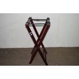 FOLDLING SUITCASE STAND