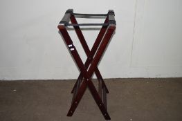 FOLDLING SUITCASE STAND