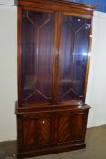 REPRODUCTION MAHOGANY BOOKCASE WITH CUPBOARD BENEATH, APPROX WIDTH 105CM (MATCHES LOT NO 305)