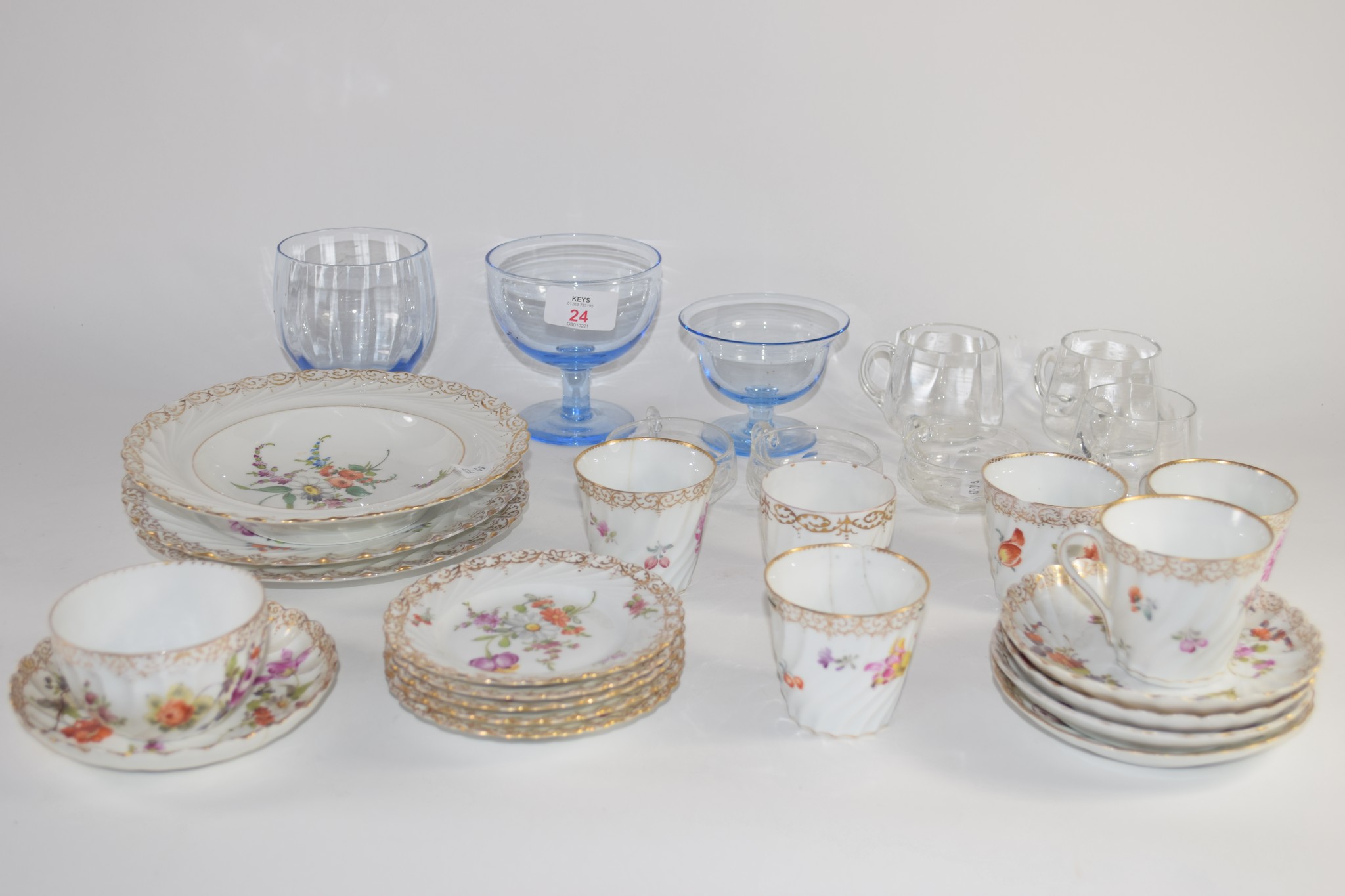 GLASS WARES AND CERAMIC ITEMS IN CONTINENTAL PORCELAIN STYLE