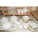 EXTENSIVE ROYAL WORCESTER DINNER SERVICE IN THE CONTESSA PATTERN COMPRISING DINNER PLATES, SIDE