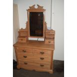 EARLY 20TH CENTURY SATINWOOD VENEERED MIRROR BACK DRESSING TABLE/CHEST OF DRAWERS, WIDTH APPROX