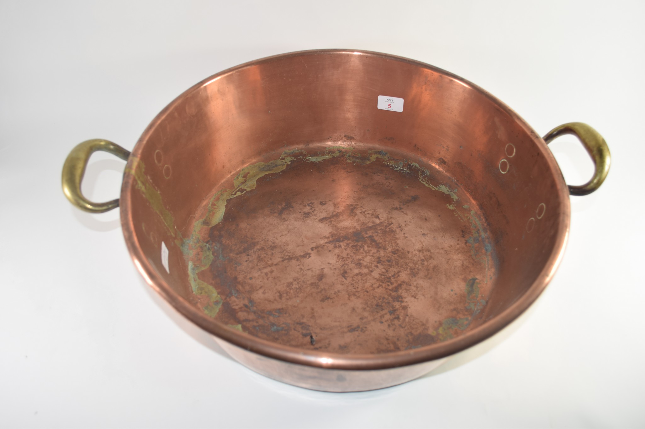 LARGE COPPER TRAY WITH BRASS HANDLES - Image 2 of 2