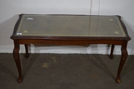 LEATHER TOPPED REPRODUCTION COFFEE TABLE, LENGTH APPROX 93CM