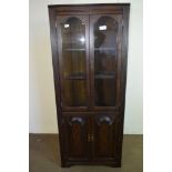 STAINED OAK EFFECT CORNER DISPLAY CUPBOARD, WIDTH APPROX 73CM MAX