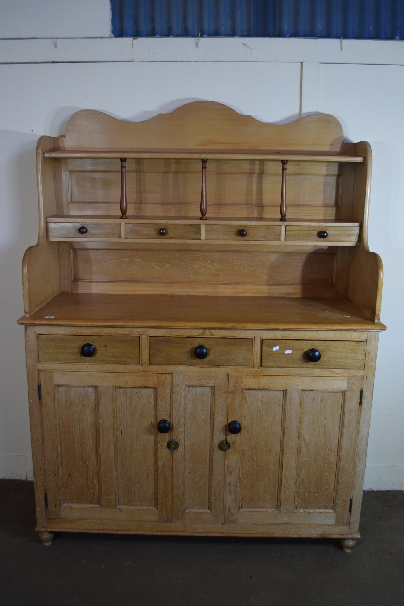 LARGE HEAVY EARLY 20TH CENTURY KITCHEN DRESSER, WIDTH APPROX 144CM