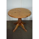SMALL DECORATIVE TABLE WITH INLAID DECORATION TO TOP, WIDTH APPROX 37CM