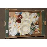 BOX CONTAINING CERAMIC ITEMS INCLUDING A PART ROYAL DOULTON TEA SET IN THE SYMPHONY PATTERN