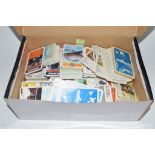BOX CONTAINING VARIOUS COLLECTORS CARDS, MAINLY RACING CARS, FORMULA 1 WITH PICTURES OF DRIVERS
