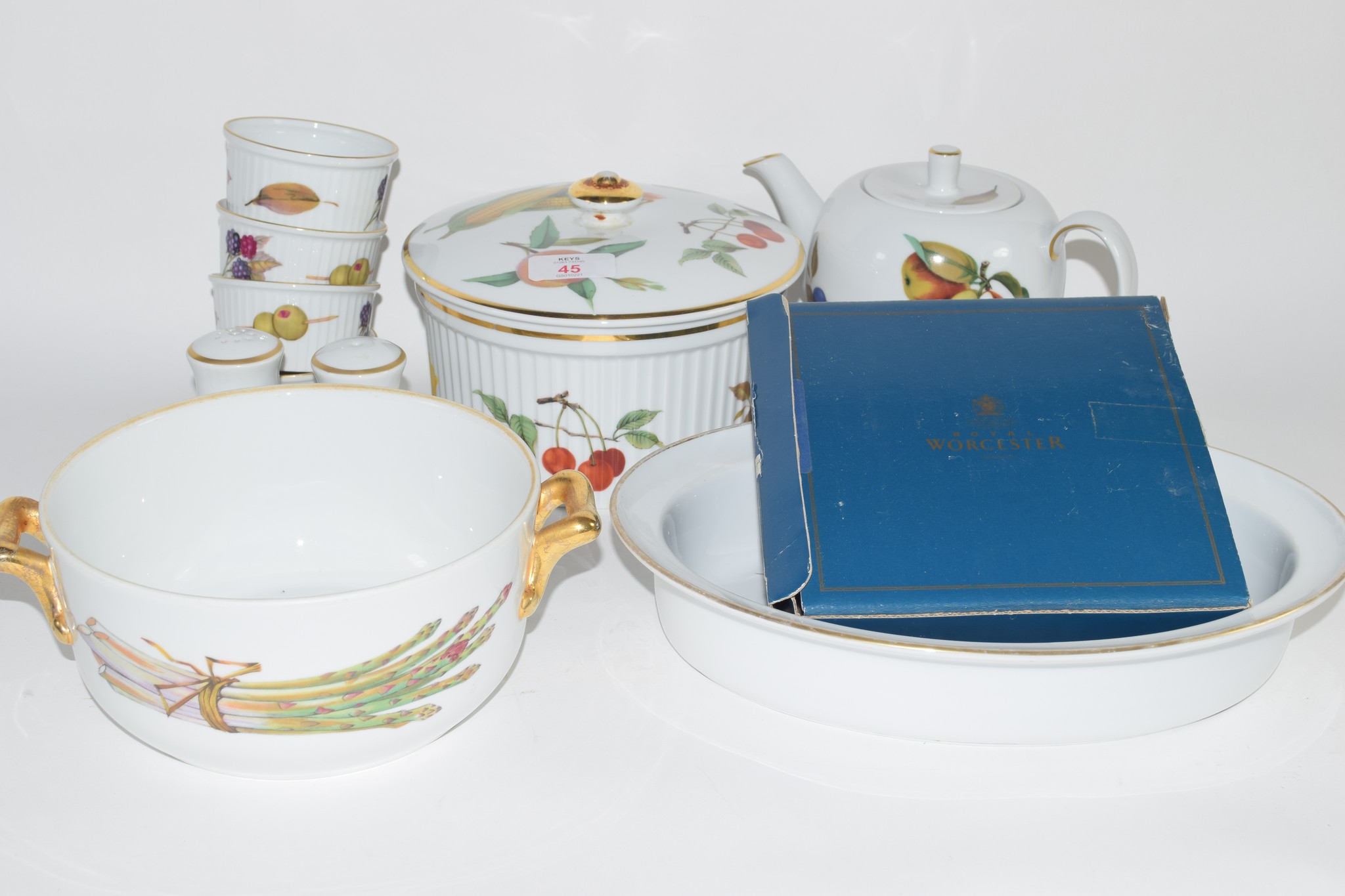 CERAMIC WARES INCLUDING IN THE ROYAL WORCESTER EVESHAM PATTERN