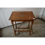 SMALL OAK OCCASIONAL TABLE RAISED ON TURNED LEGS, WIDTH APPROX 58CM