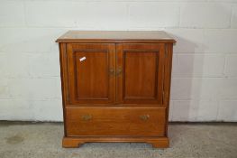 LATE 20TH CENTURY REPRODUCTION TV CABINET, WIDTH APPROX 89CM