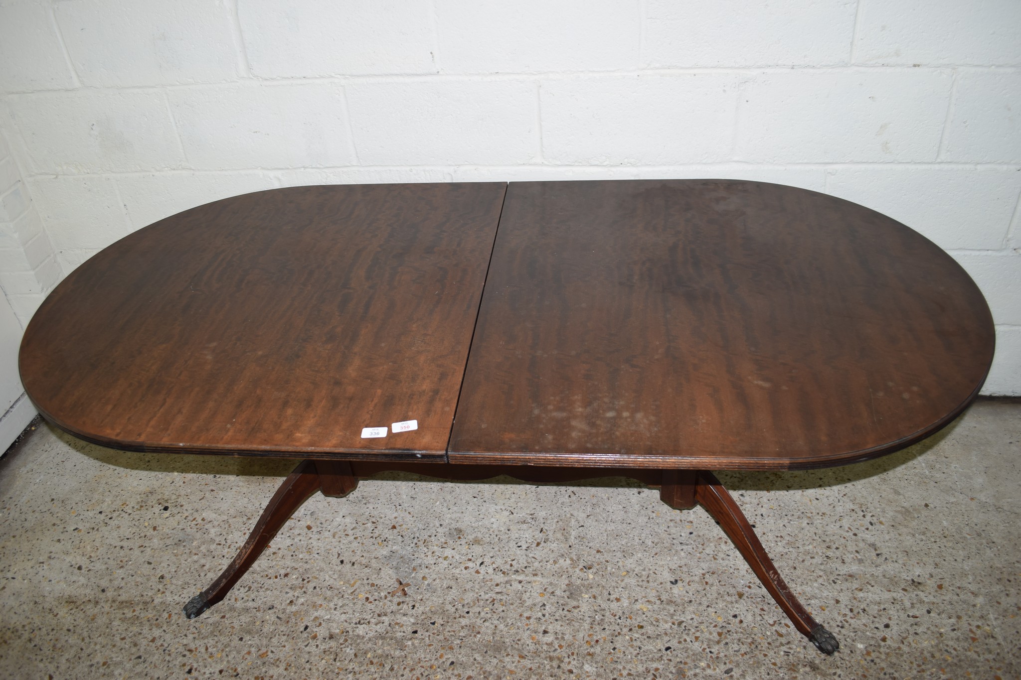 REPRODUCTION OVAL EXTENDING DINING TABLE - Image 2 of 2