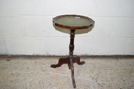 SMALL WINE TABLE, APPROX 33CM DIAM