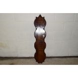 EARLY 20TH CENTURY MAHOGANY DECORATIVE HANGER, HEIGHT APPROX 112CM