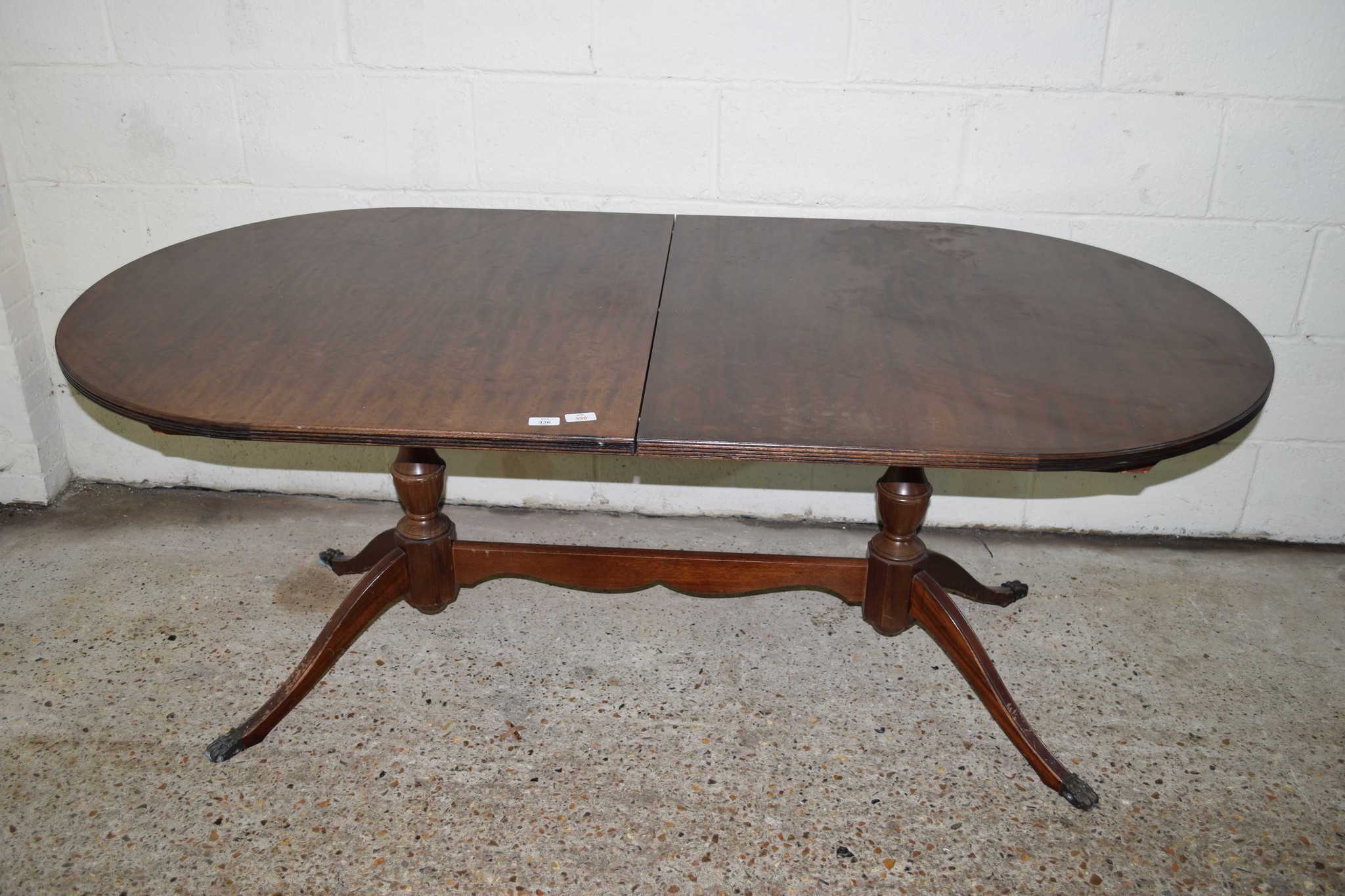 REPRODUCTION OVAL EXTENDING DINING TABLE