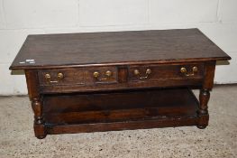 MODERN DARK WOOD COFFEE TABLE WITH DRAWERS BENEATH, LENGTH APPROX 111CM