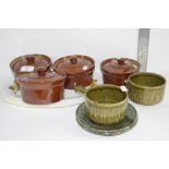 CERAMIC KITCHEN WARES INCLUDING FOUR BROWN GLAZED DISHES