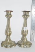 PAIR OF PLATED METAL CANDLESTICKS IN CLASSICAL DESIGN