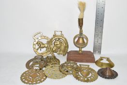 BOX CONTAINING HORSE BRASSES, OTHER METAL ITEMS