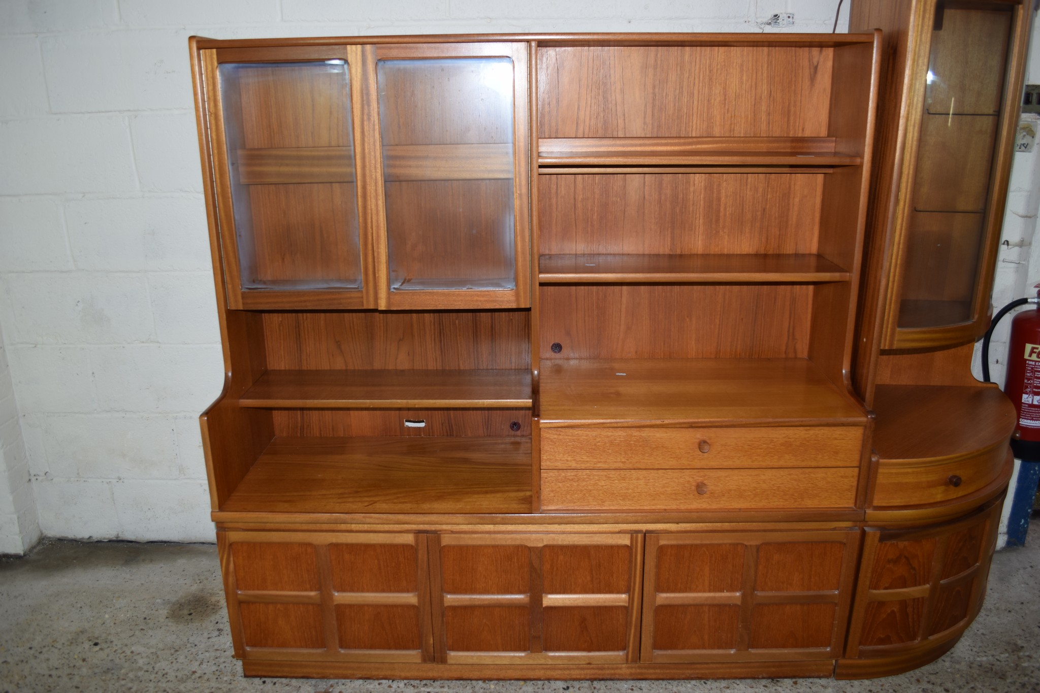 GOOD QUALITY TEAK FINISH RETRO SIDEBOARD WITH DISPLAY CABINET, WIDTH APPROX 153CM, TOGETHER WITH A - Image 2 of 3