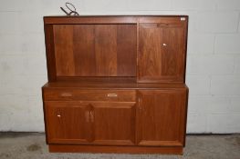 GOOD QUALITY RETRO STYLE COCKTAIL CABINET AND SIDEBOARD, WIDTH APPROX 136CM