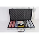 CASED SET OF POKER CHIPS