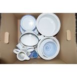 BOX CONTAINING LARGE QUANTITY OF VARIOUS HOUSEHOLD CERAMICS INCLUDING PLATES, BOWLS ETC