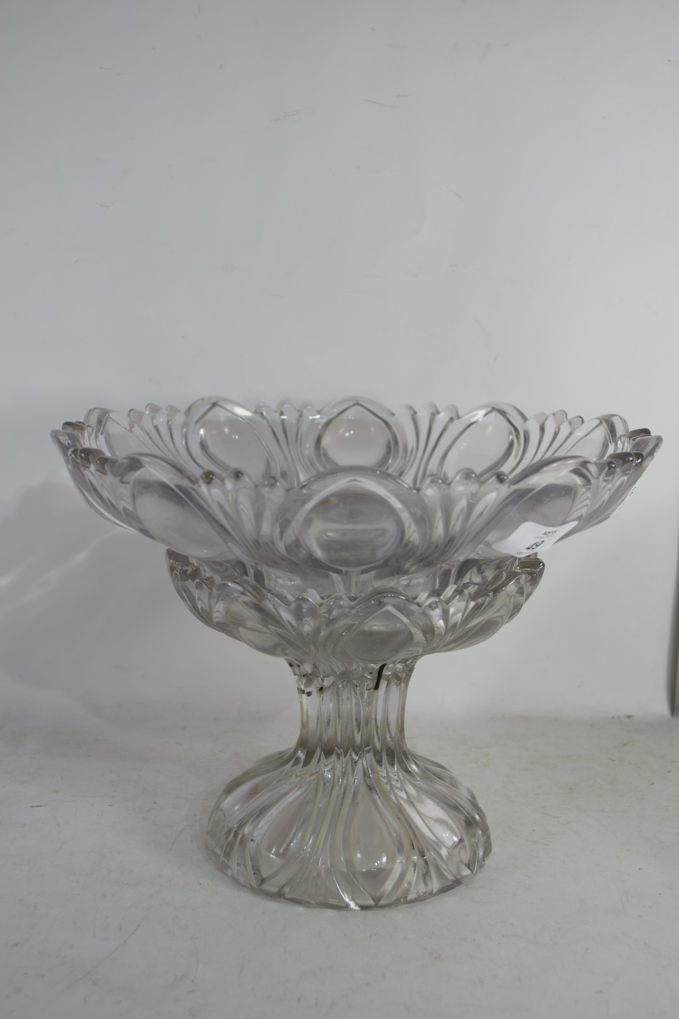 VINTAGE MOULDED GLASS BOWL ON STAND (A/F) - Image 2 of 2