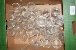 BOX CONTAINING VARIOUS GLASS WARES
