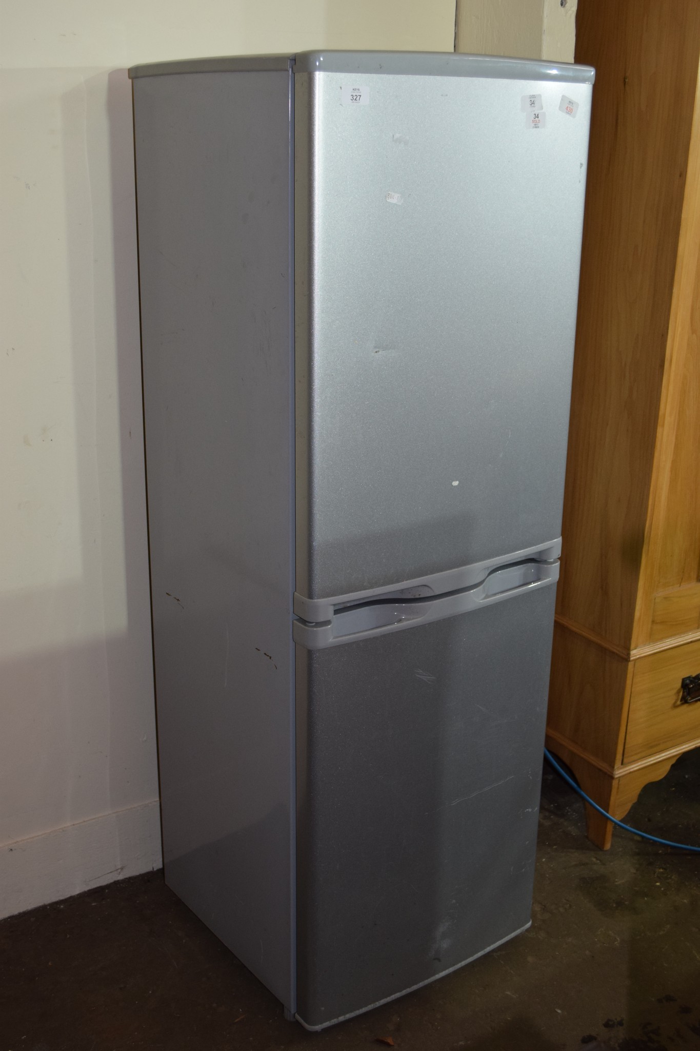 FRIDGE FREEZER